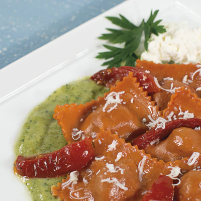 (Tarif) Kabak Kreması Üzerinde Burrata Soslu Pembe Ravioli ve Konfi Domates Filetosu